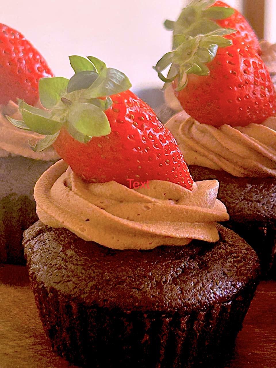 Berry Crown Cupcakes - Cupcakes view 2