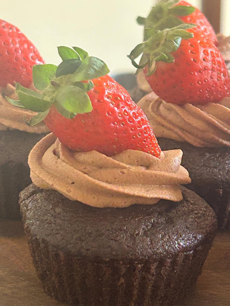 Berry Crown Cupcakes - Cupcakes view 2